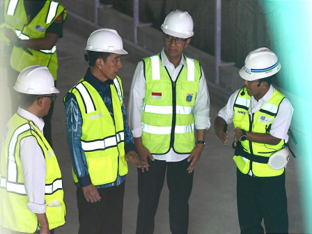 Pj. Gubernur Heru Dampingi Presiden Tinjau Pembangunan MRT Jakarta Fase 2A, Progres Melebihi Target 