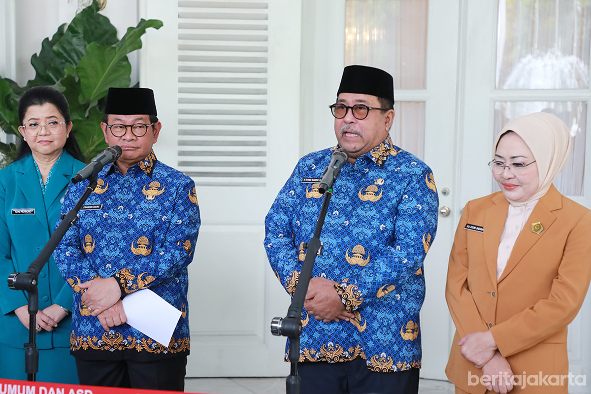 Wakil Gubernur DKI Jakarta, Rano Karno memberikan keterangan di Balai Kota, Senin (22/12)