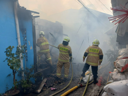 Kerugian Materi Kebakaran di Bidara Cina Capai Rp 1 Miliar 