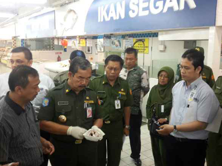  Puluhan Kilogram Daging Busuk di Temukan di Dua Supermarket di Jakpus 