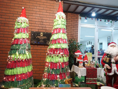 Pohon Natal Prokes Ikut Meriahkan Suasana Natal di Gereja St Yohanes Bosco 