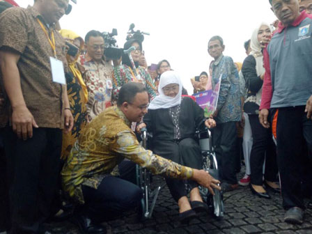 Anies Luncurkan Kartu Lansia Jakarta