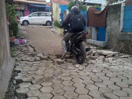 Warga Lubang Buaya Keluhkan Jalan Rusak