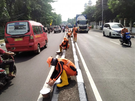 Sambut HUT Kota Jakarta ke 497, PPSU Cat Kanstin Jl Raya Bogor