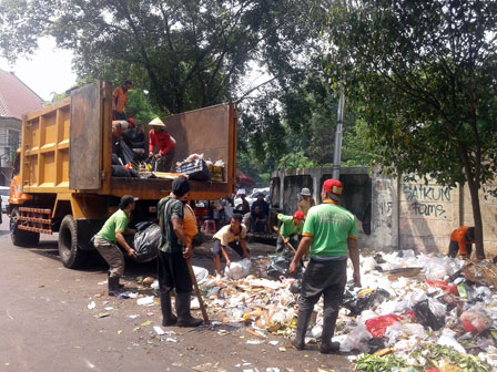 Camat Kebayoran Baru Berharap Pengakutan Sampah Dua Kali Angkut