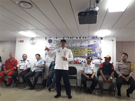 Bupati Kepulauan Seribu Tutup Basic Safety Training KLM