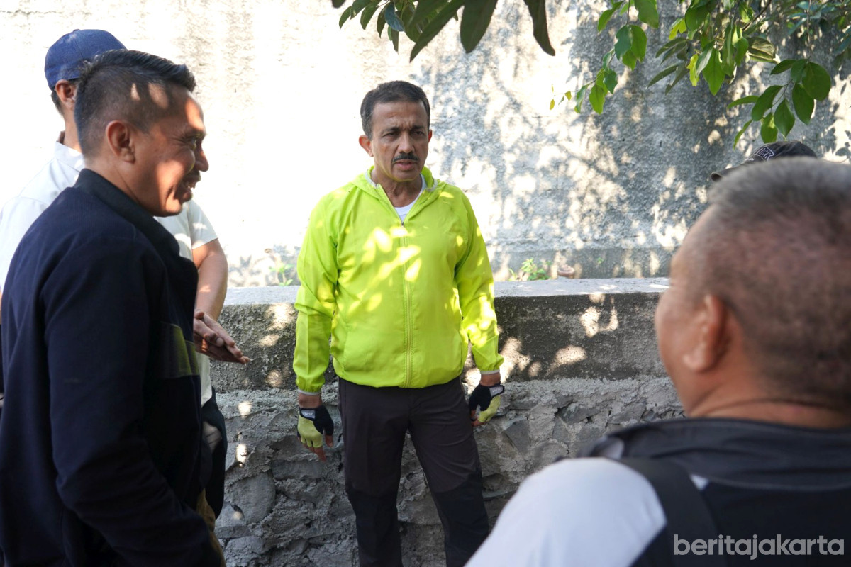 Wali Kota Jakarta Selatan beserta jajarannya melakukan monitoring di kawasan Kelurahan Ciganjur