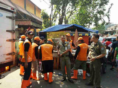 40 PKL di Tanjung di Tanjung Duren Selatan Ditertibkan