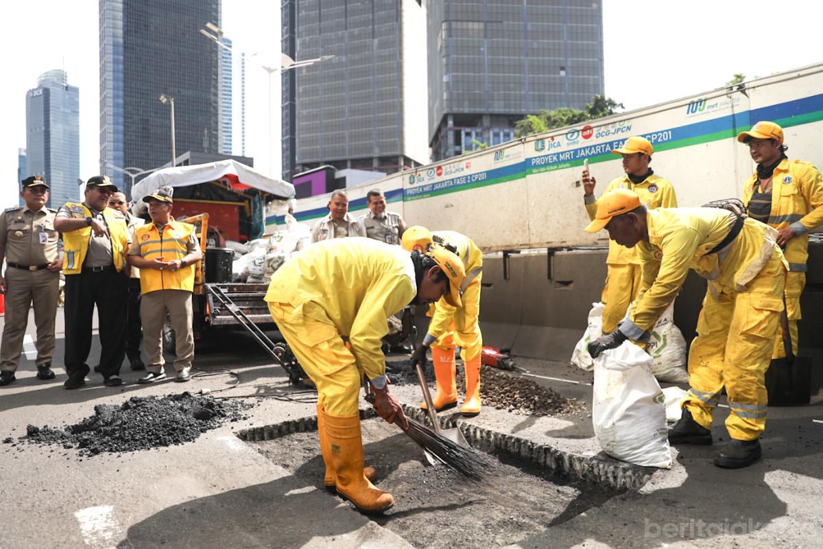Rano tinjau Jalan Rusak Thamrin jati