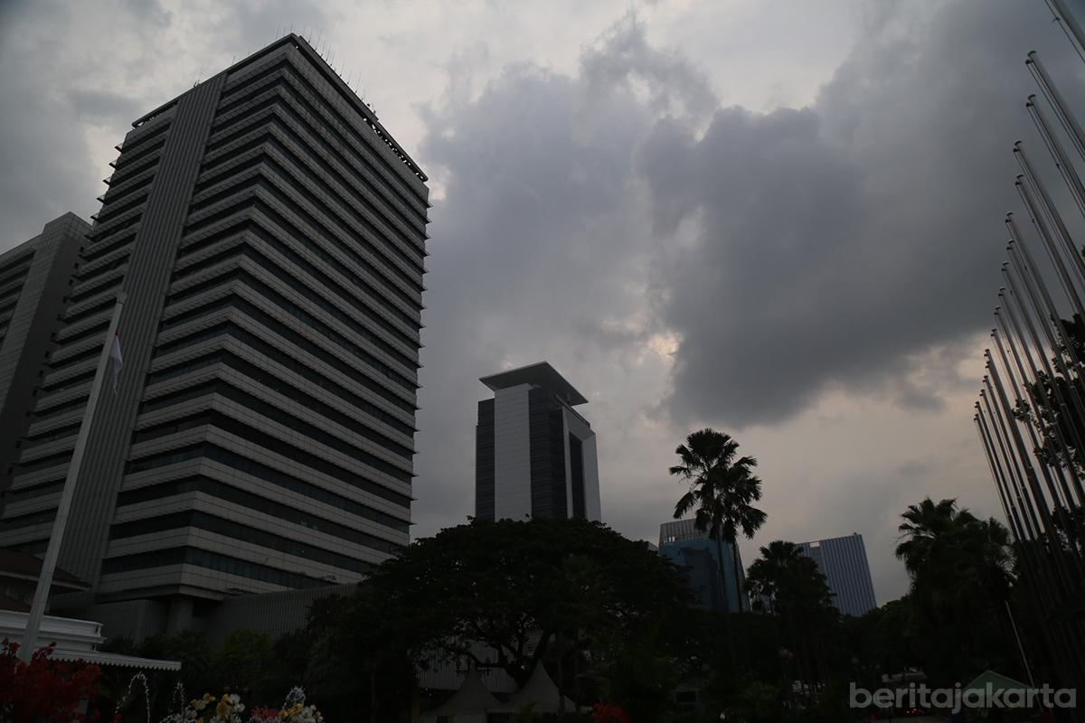 Cuaca berawan tebal dok