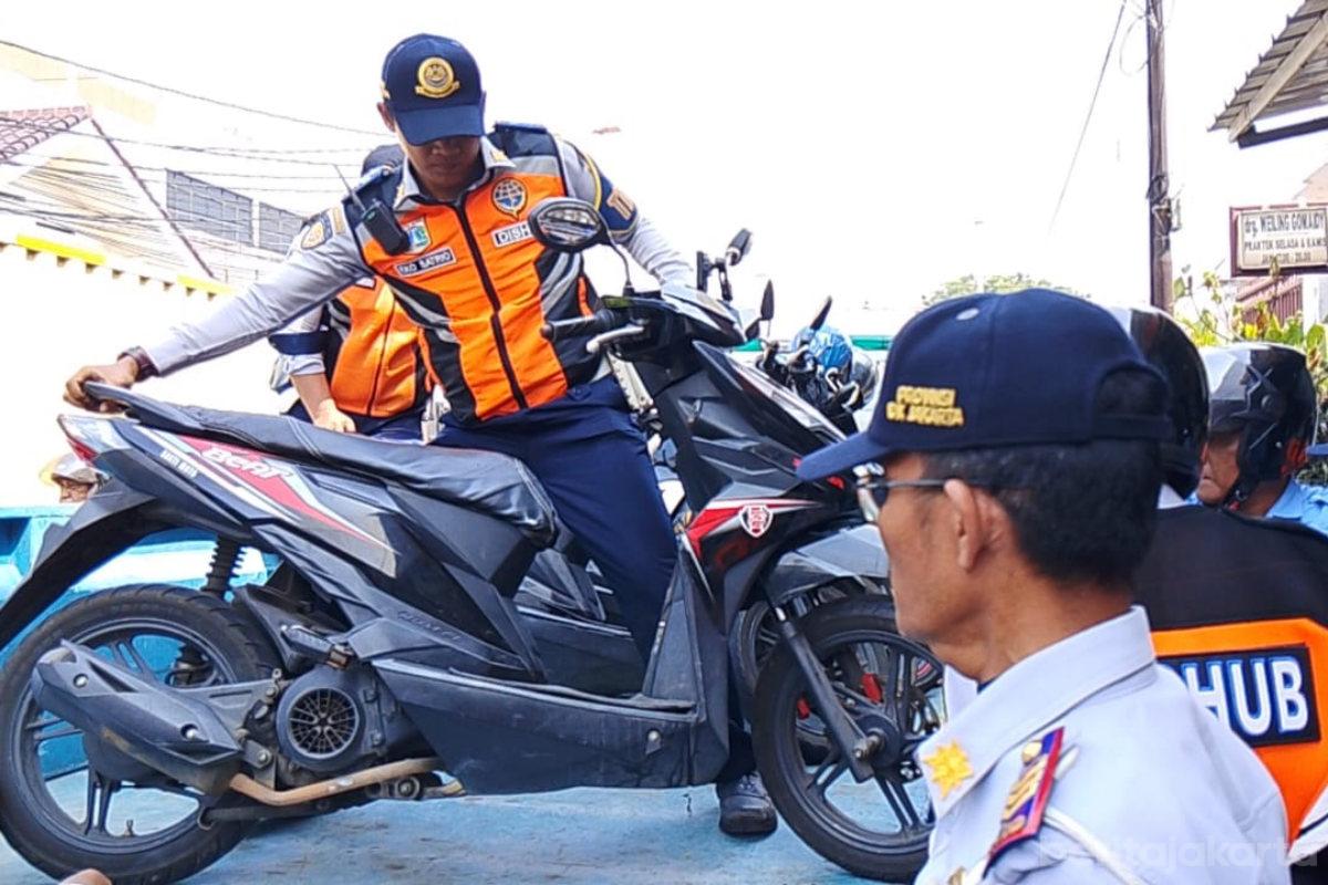 Ratusan Personel Gabungan Gelar Razia Parkir Liar di Jaktim