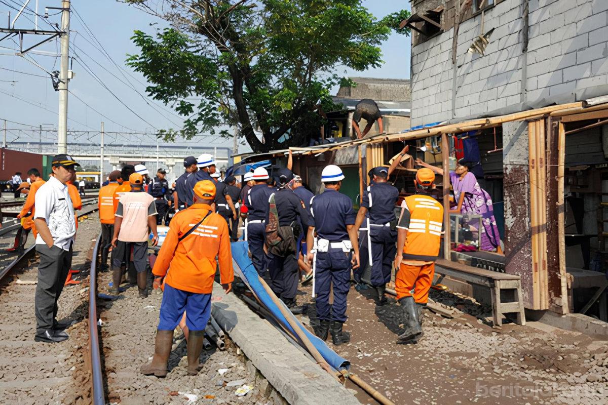 Pemukiman bantaran rel doc