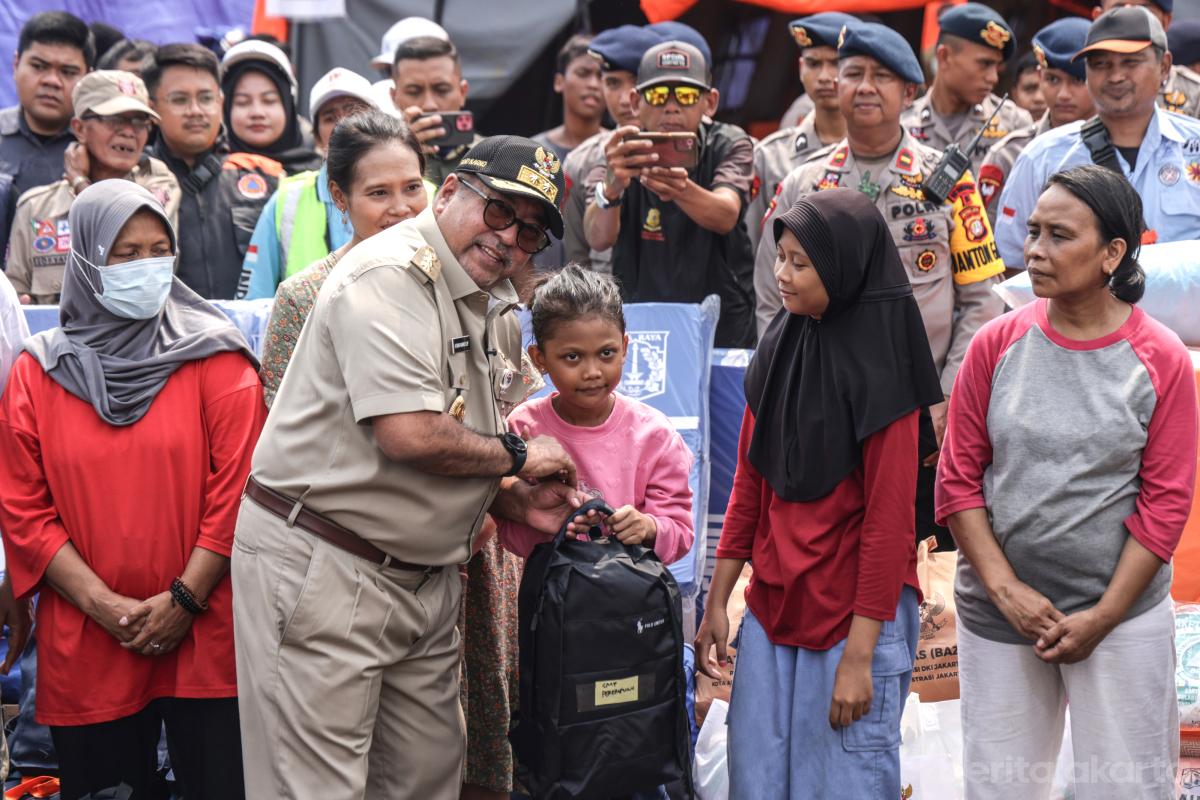 Rano Tinjau Korban Kebakaran Kebon Kosong bilal