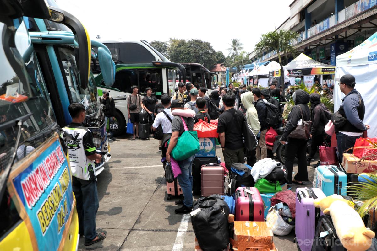 Arus Mudik Lebaran Terminal Kampung Rambutan otoy