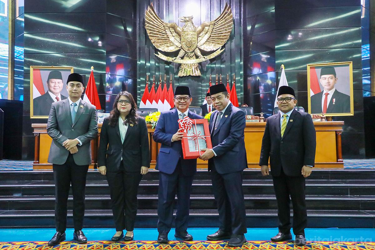 Gubernur paripurna raperda keluarga rezap3