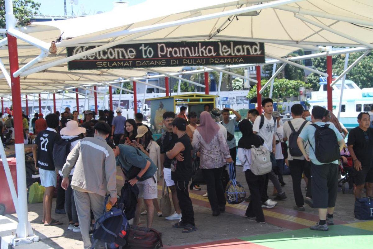 Pengunjung kepulauan seribu wisatawan lebaran