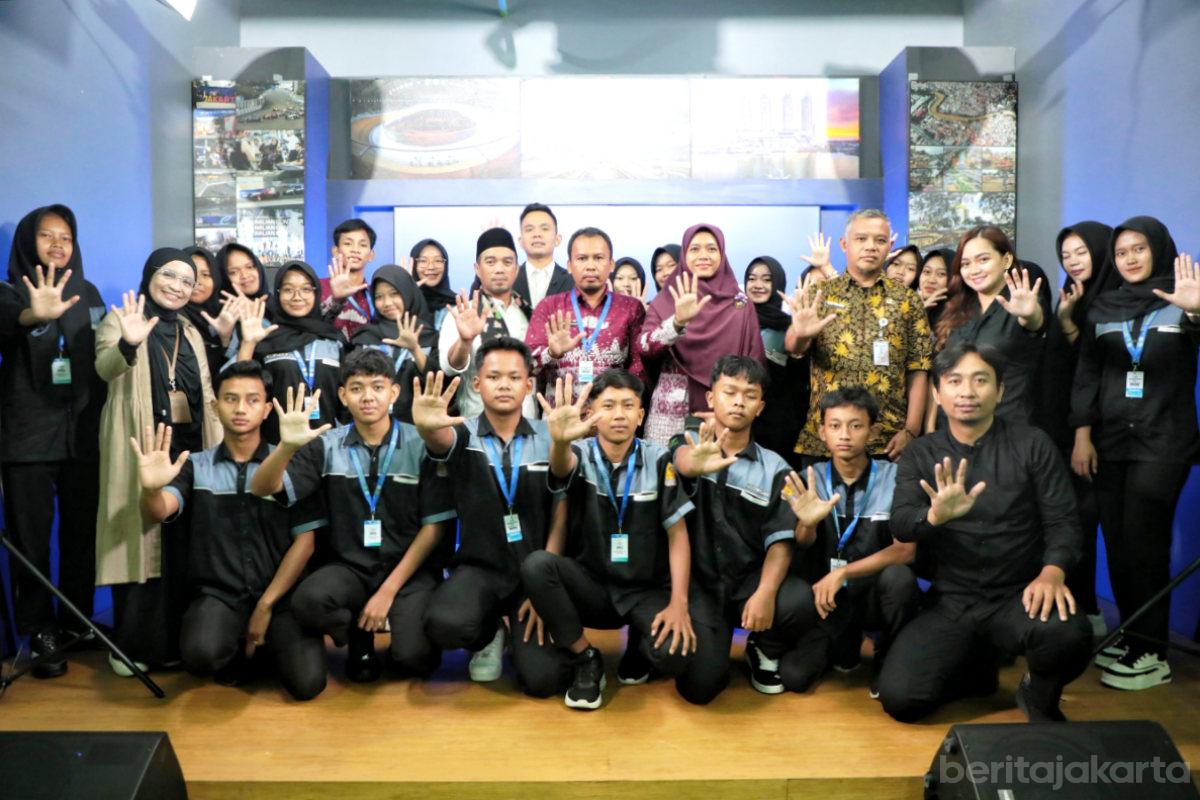 8.Kunjungan SMKN 1 Simpang Pematang ke Berita Jakarta