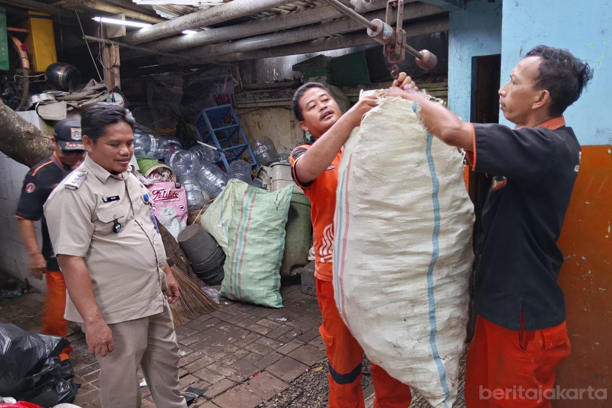PPSU Kelurahan Cibubur Mendulang Uang Jutaan dari Sampah Non Organik