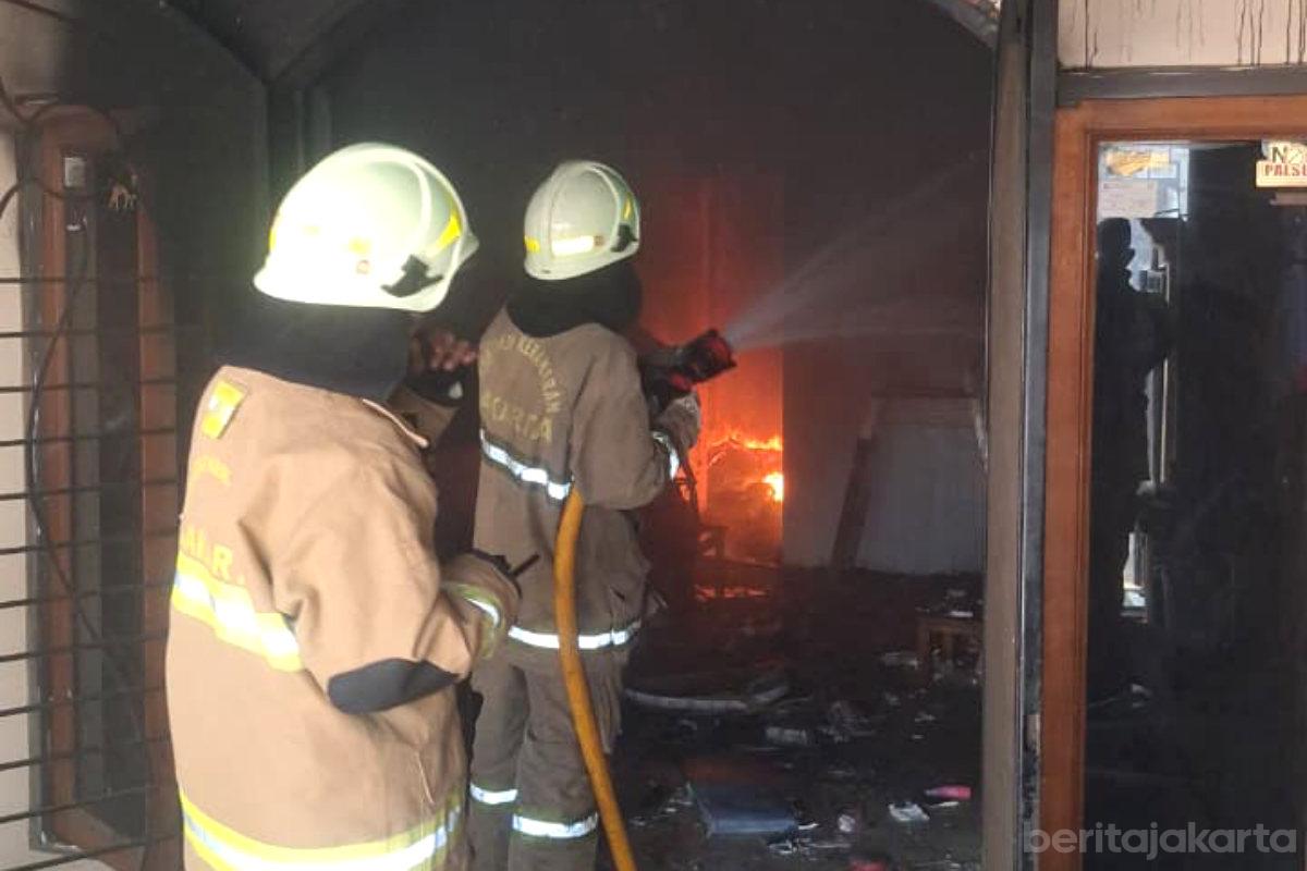 Kebakaran di Bambu Apus Berhasil Dipadamkan Petugas