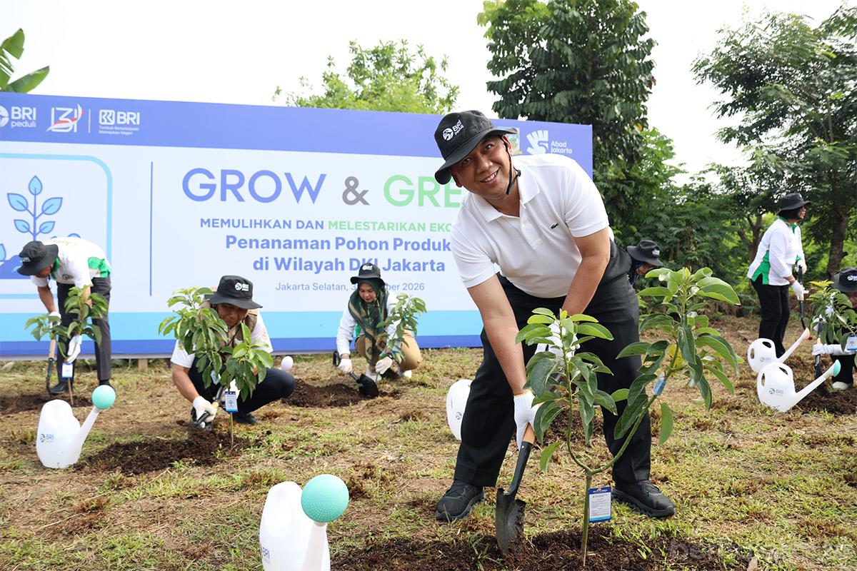 Sekda uus tanam pohon waduk pemuda jagakarsa tiyo