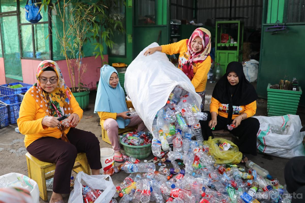 Pemilahan sampah ilust (1)