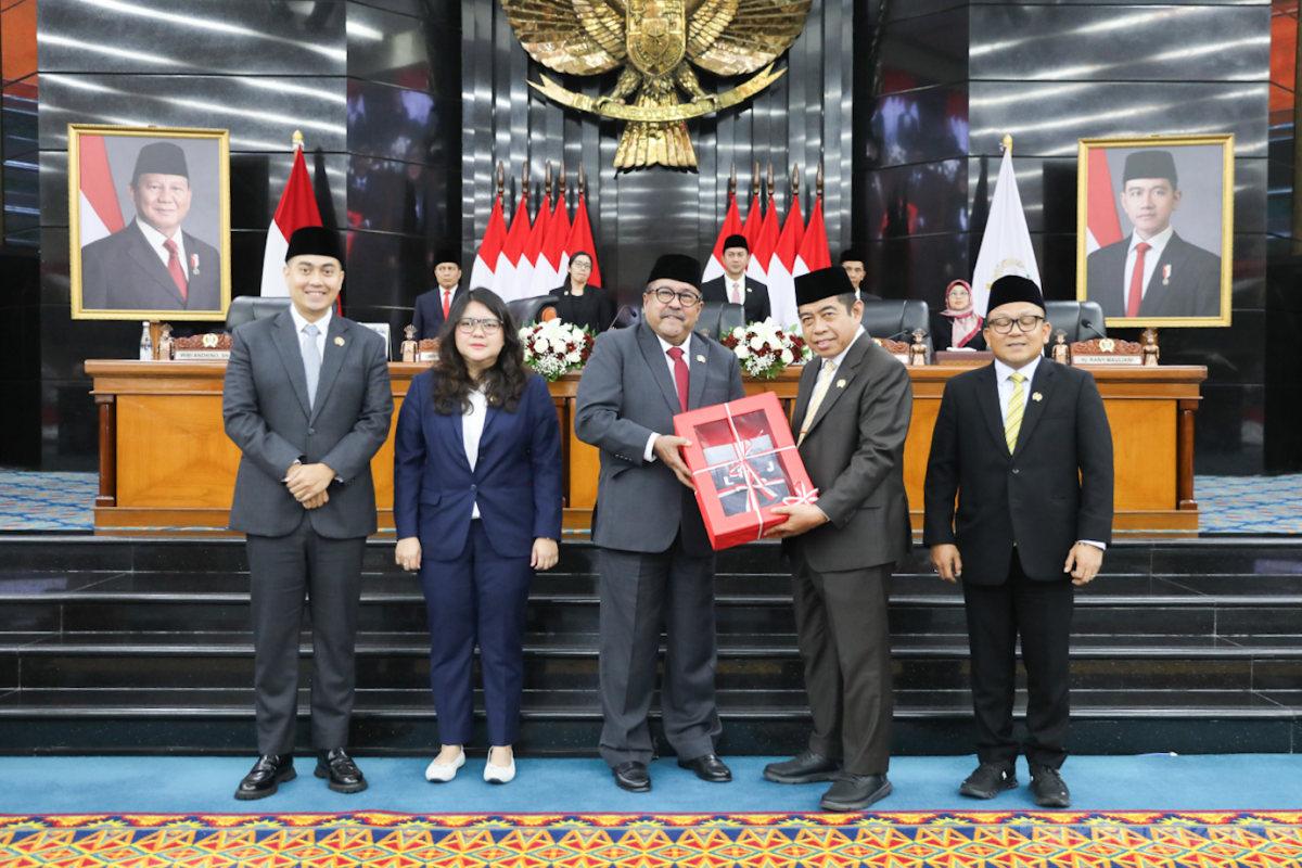Wagub Laporkan Capaian Prioritas Pembangunan Daerah ke DPRD