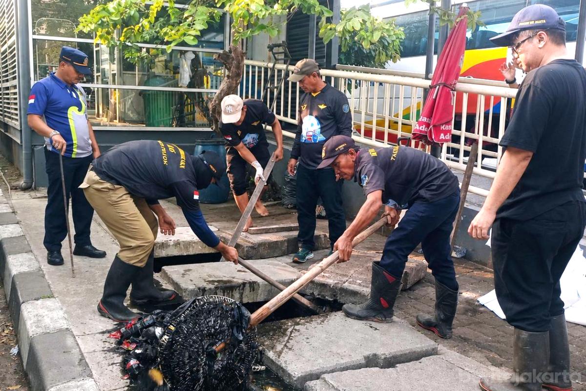 Aksi jumat bersih terminal tanjung priok anita
