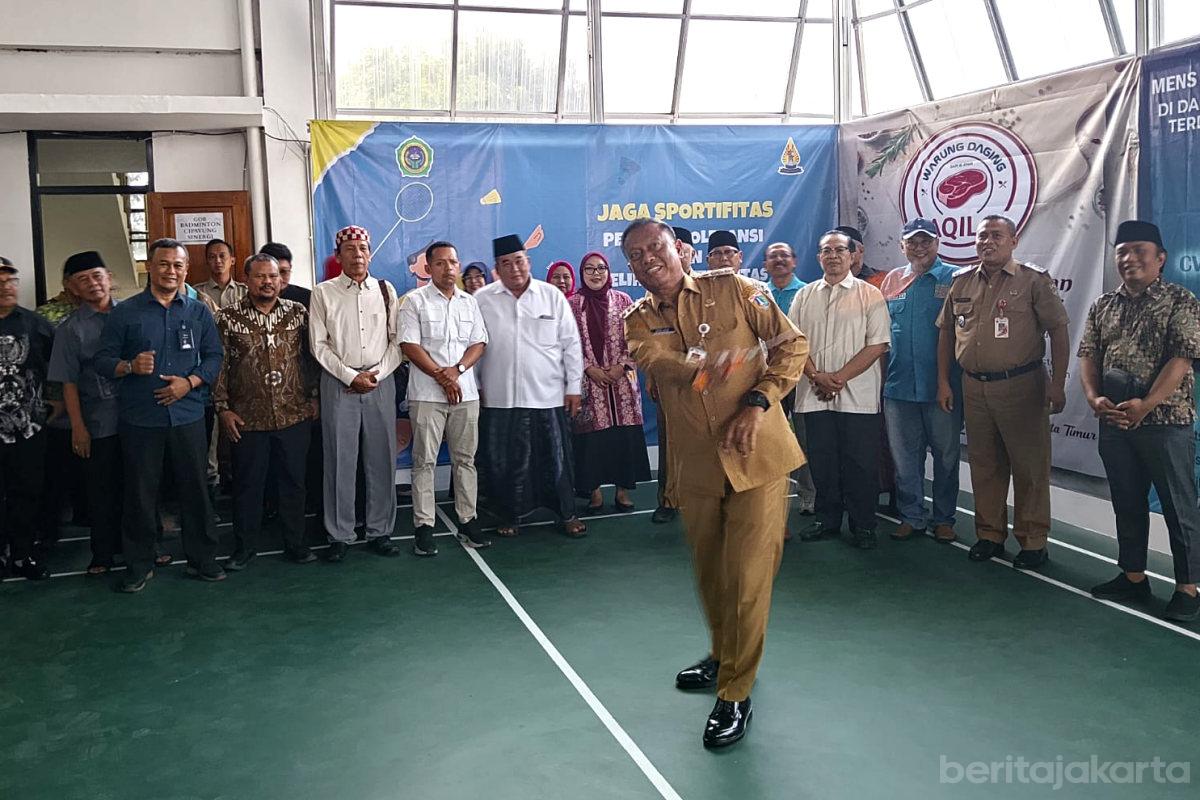 Munjirin Resmikan Lapangan Badminton di Kantor Kecamatan Cipayung