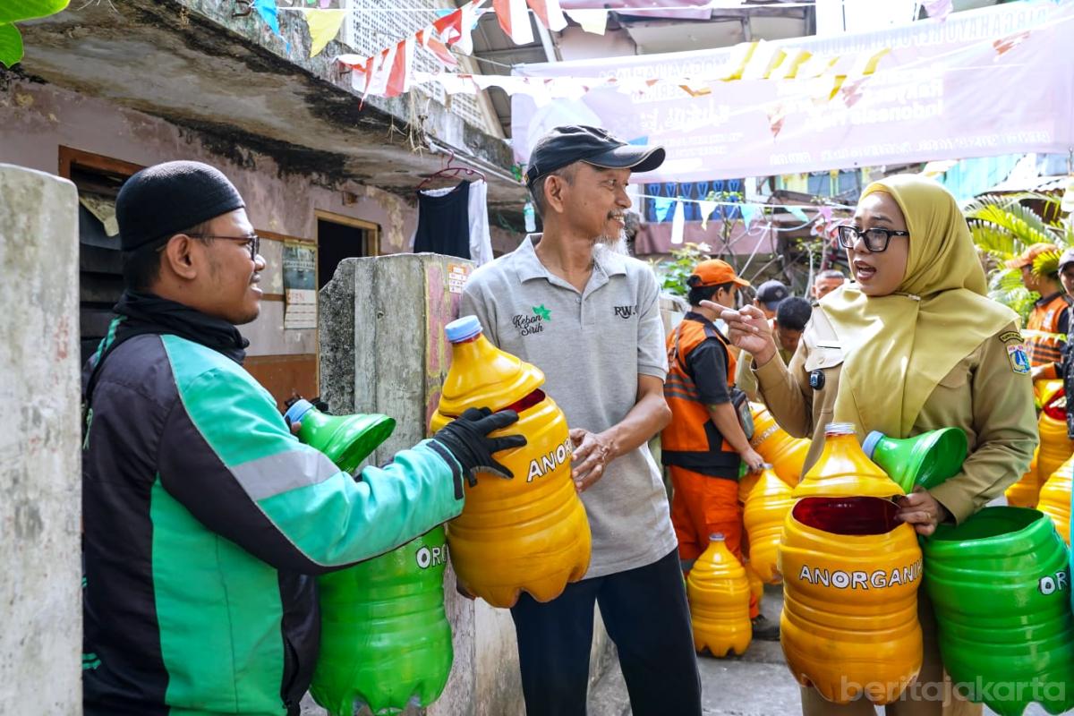Pembagian tong sampah pilah kebpn sirih folmer