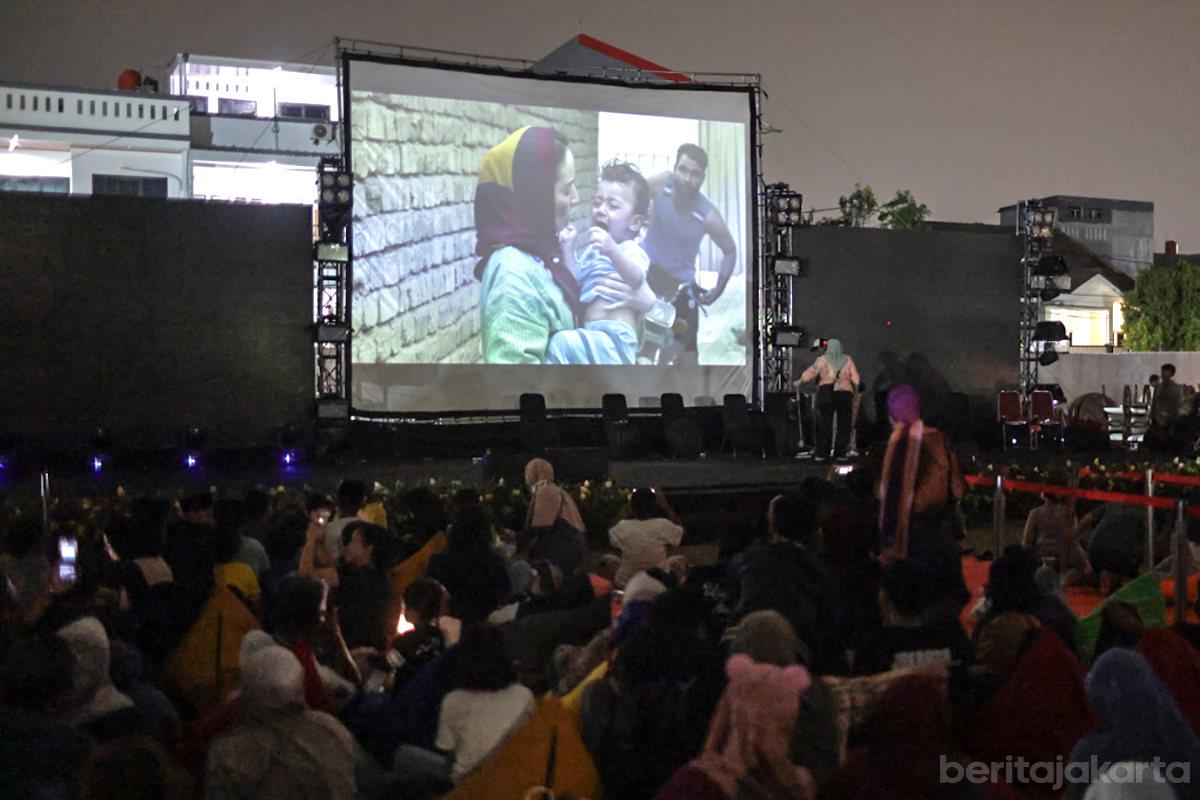 Bioskop Keliling JCC Sambangi Lapangan Sarana Koja 4