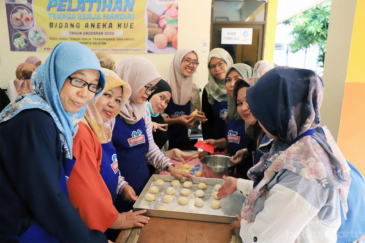 Pelatihan aneka kue RPTRA Taman Sawo tiyo2