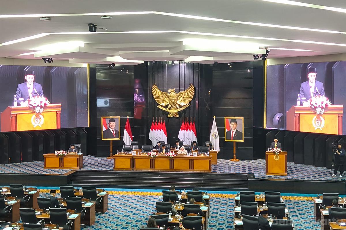 Dprd paripurna Raperda Sistem Pangan fakhri