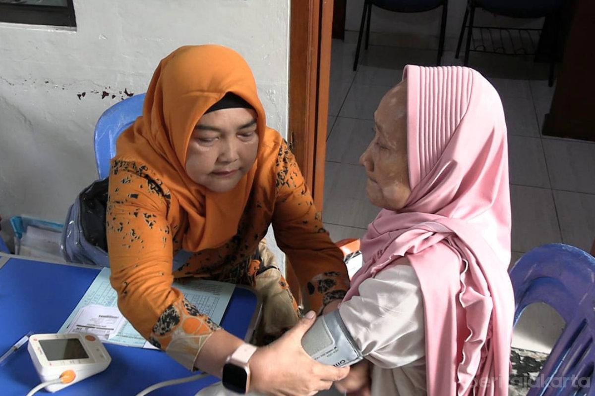 Lansia dan Balita di Utan Panjang Menikmati Layanan Posyandu