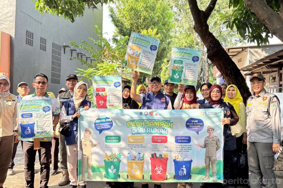 Giat PSN di Cengkareng Barat Kampanyekan Pilah Sampah dari Rumah