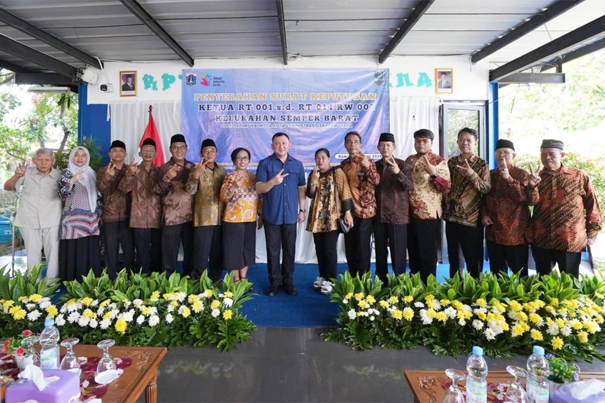 Walikota hendra hidayat sk ketua rt semper barat anita2