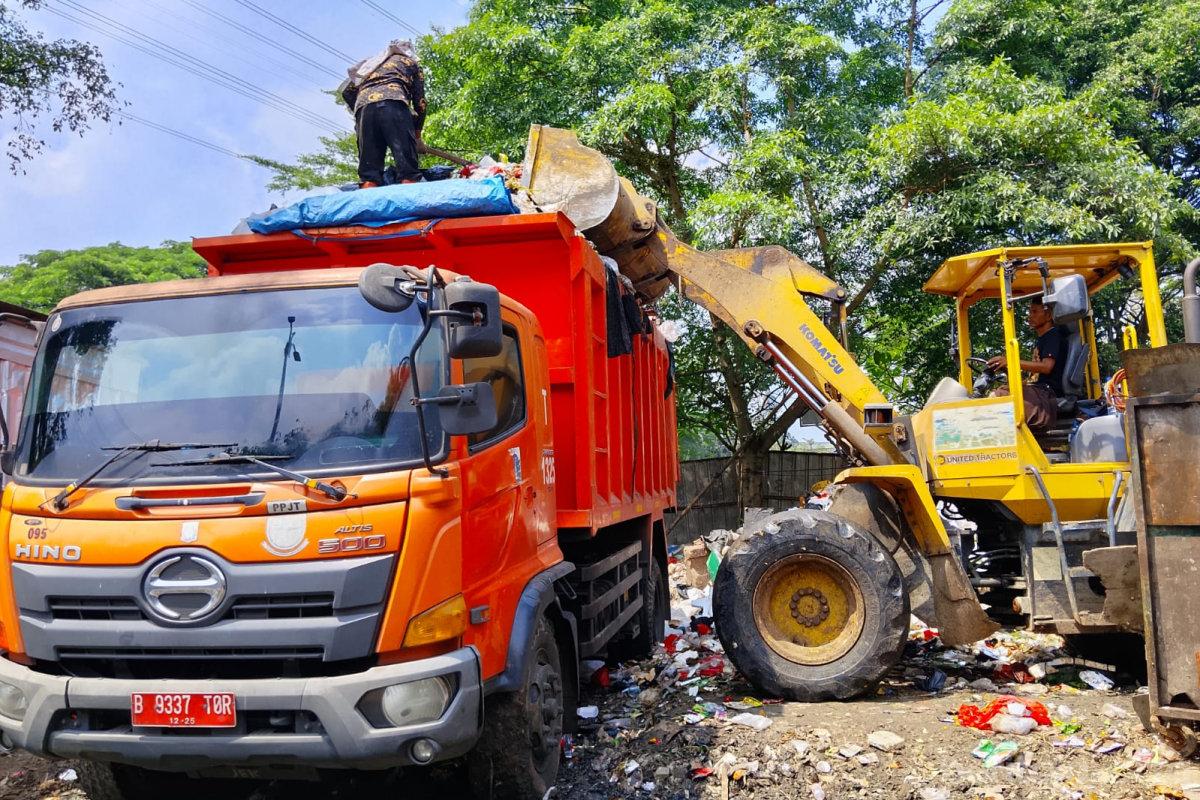 Sudin lh atasi tumpukan sampah tps cbs