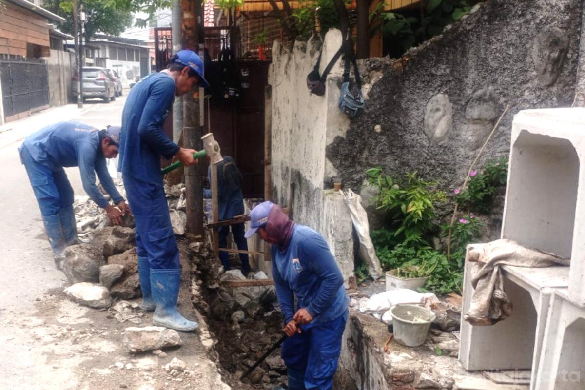 Normalisasi Saluran di Petojo Barat II Dalam Rampung Pertengahan November
