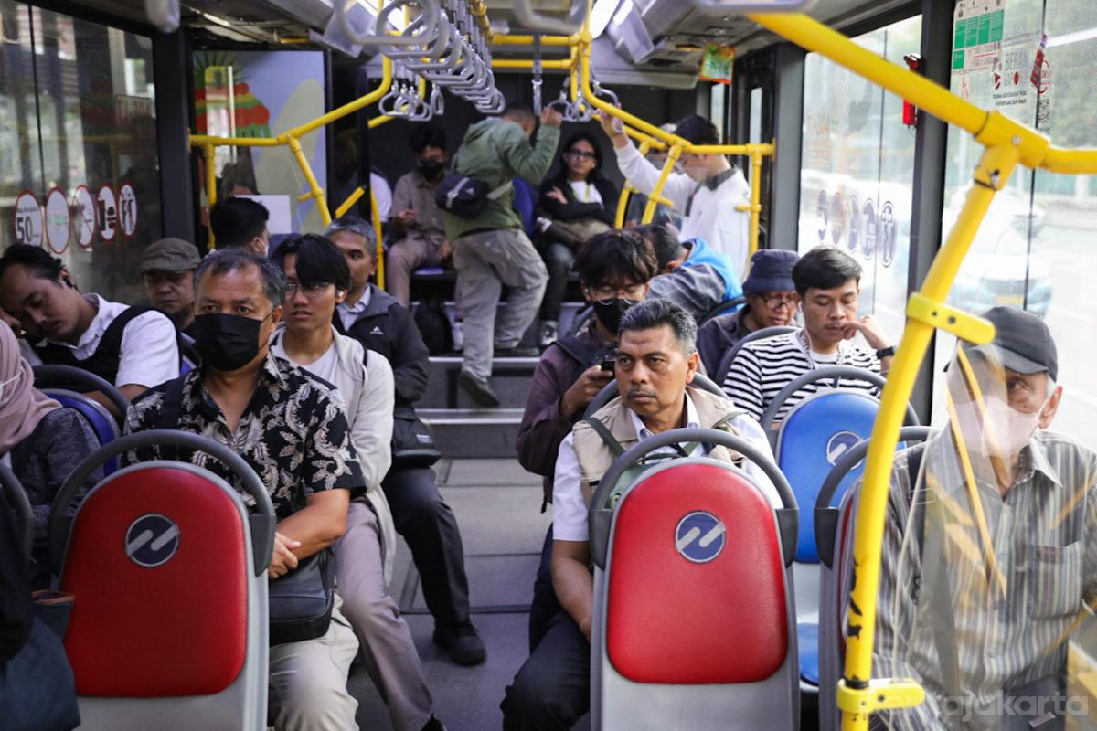 Penumpang transjskarta busway