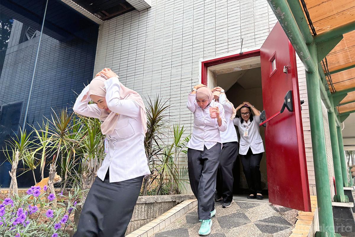 Simulasi Gempa Bumi asn pemkot jakut anita