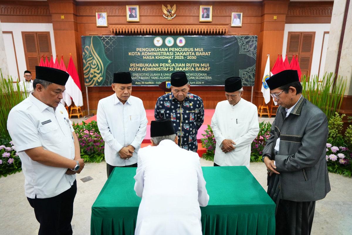 Pengurus MUI Jakbar Masa Khidmat 2025 2030 Resmi Dikukuhkan