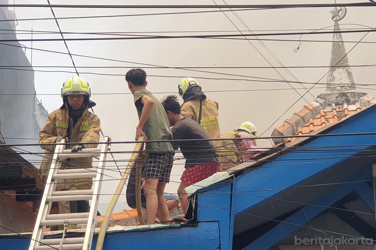 Kebakaran Permukiman Padat Jembatan Lima budi