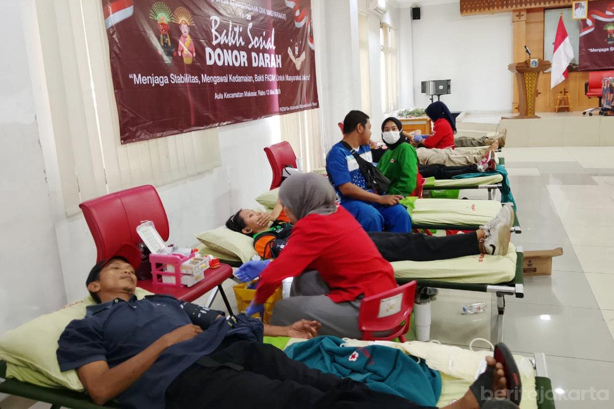 102 Peserta Ikuti Kegiatan Donor Darah di Kecamatan Makasar