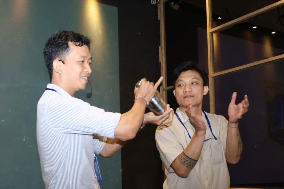 Pelatihan bartender gery ist