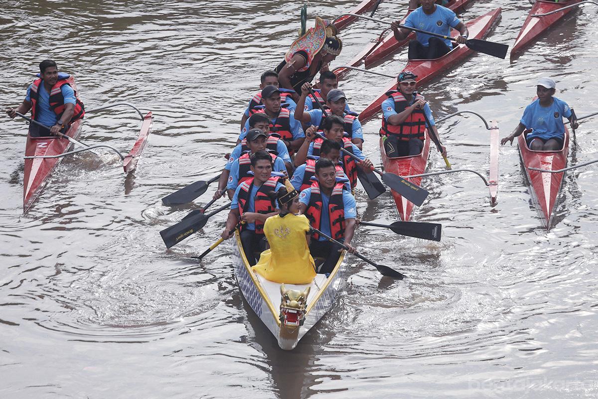 Lomba dayung Ciliwung jati