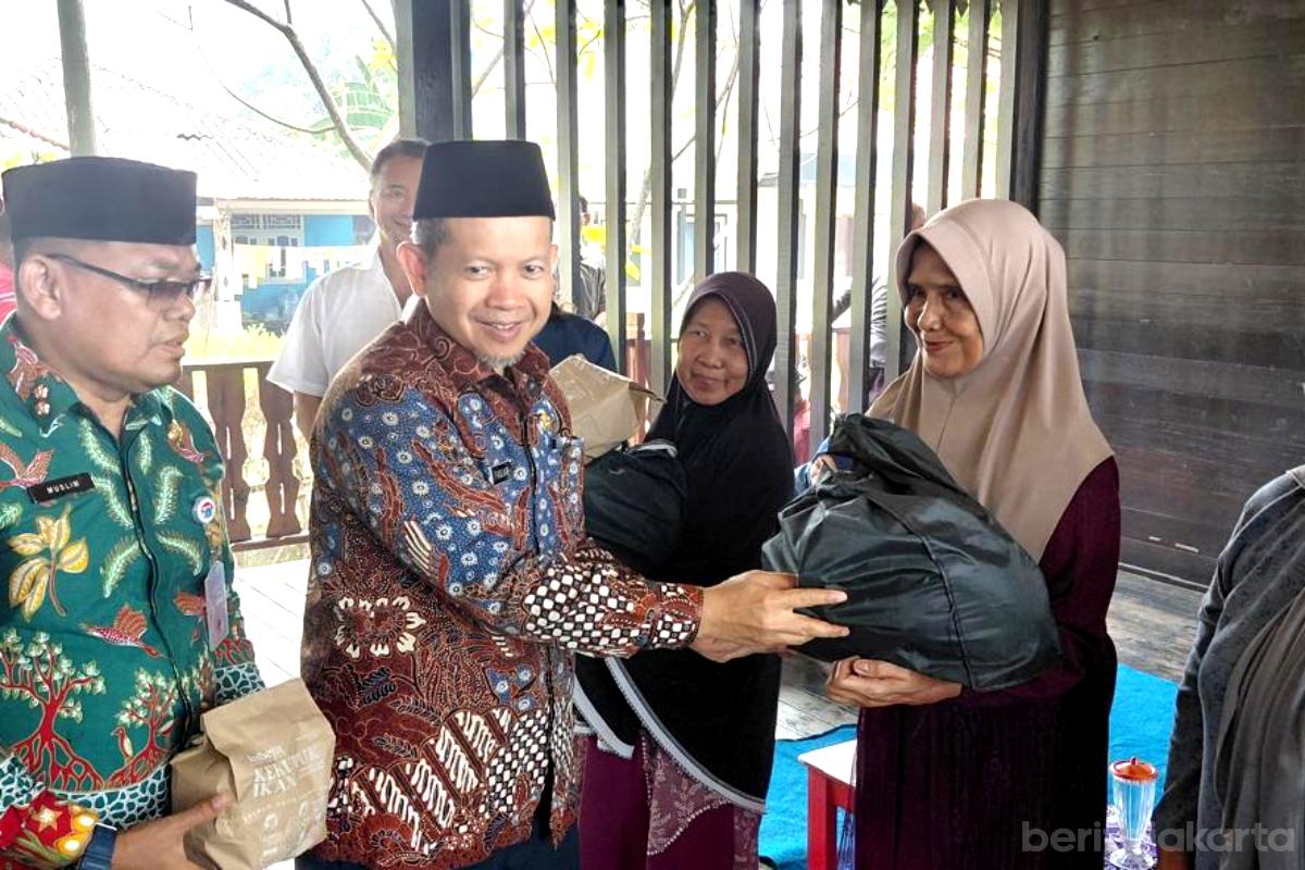 Bantuan Sembako Pulau Untung Jawa dan Kelapa anita