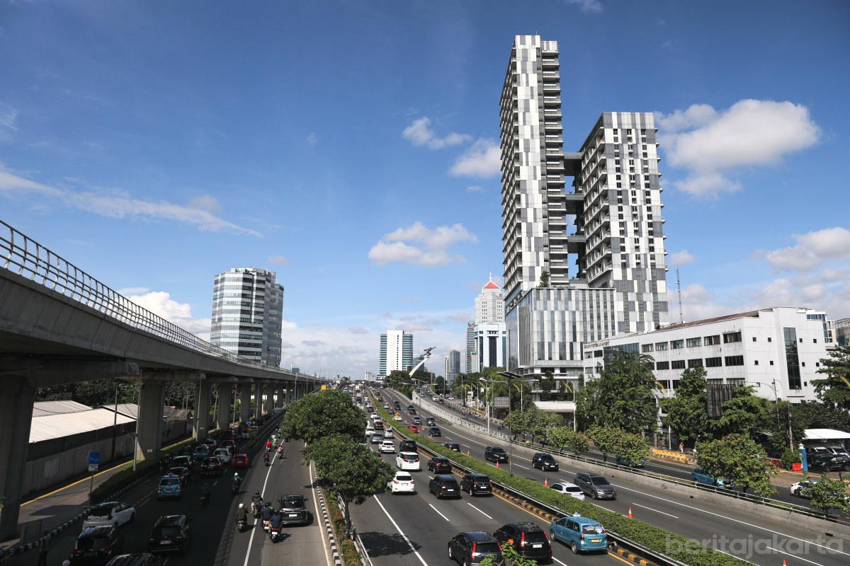 Cuaca cerah langit biru Jakarta 02