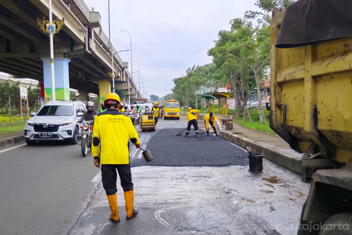 Penambalan jalan binamarga jaktim nurito
