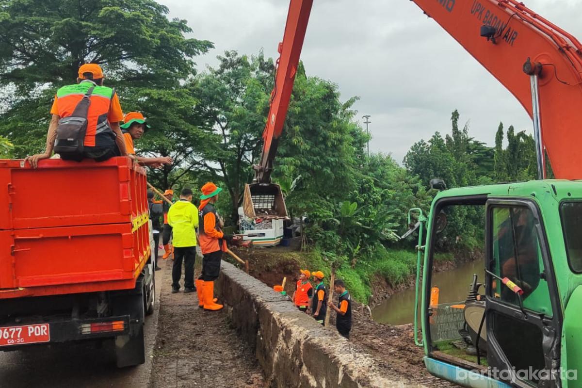 Penanganan Darurat Turap Longsor di Kali Baru Rampung