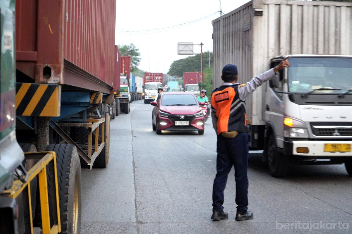 Sudinhub Jakut Perketat Pengawasan Lalu Lintas di Jalan Cakung Cilincing