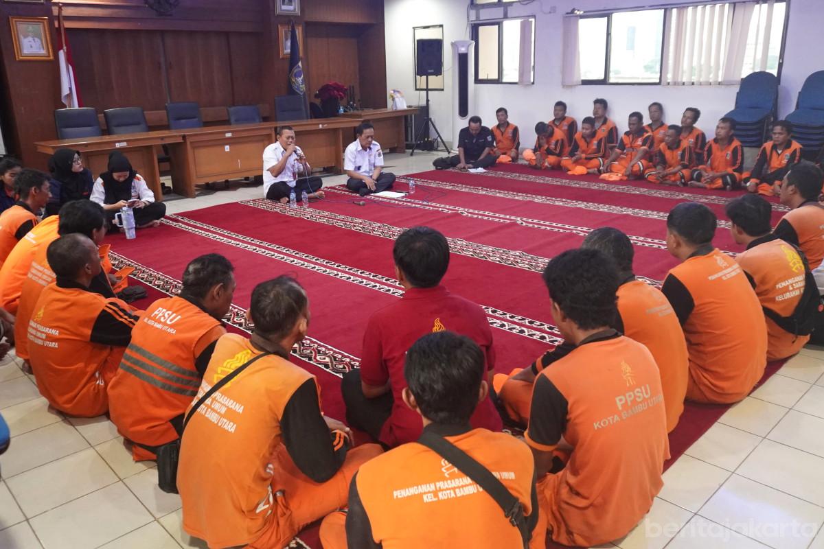 Kelurahan Kota Bambu Utara Gelar Pembinaan Etos Kerja bagi PPSU